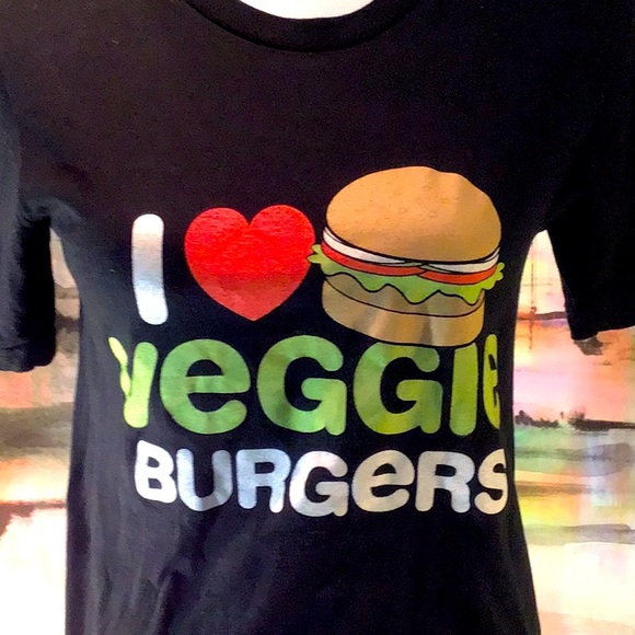 WOMANS/UNISEX BLACK PETA “ I LOVE VEGGIE BURGERS” GRAPHIC  TEE. SIZE MEDIUM - Picture 2 of 4